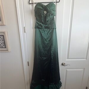 Elegant Green Strapless Gown